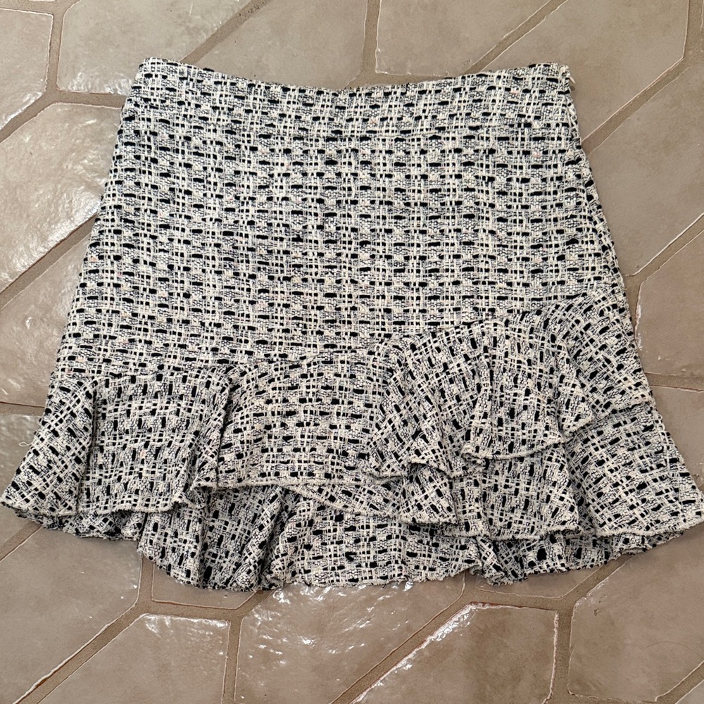 Chic Tweed Ruffle Skirt